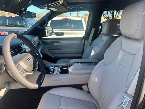 Used 2025 Jeep Wagoneer Series III w/ Quick Order Package 25C Super image 7