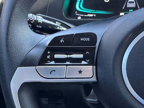 Used 2025 Hyundai Elantra Blue image 24