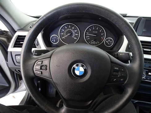 Used 2018 BMW 320i xDrive Sedan w/ Convenience Package image 6