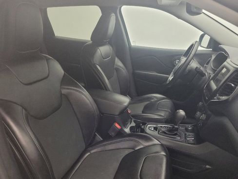 Used 2019 Jeep Cherokee Latitude Plus w/ Comfort/Convenience Group AWD/4WD image 21