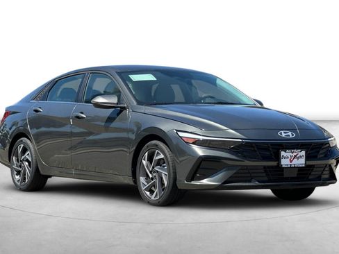 Used 2026 Hyundai Elantra Limited FWD image 11