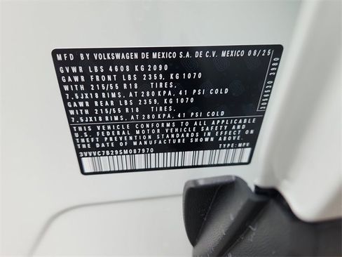 New 2025 Volkswagen Taos SE image 10