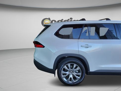 Certified 2025 Toyota Grand Highlander Limited image 26