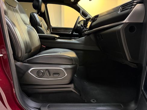 Used 2022 Jeep Wagoneer Series II w/ Premium Group I image 48