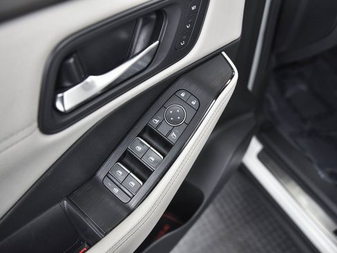 Used 2023 Nissan Rogue SL w/ SL Premium Package image 10