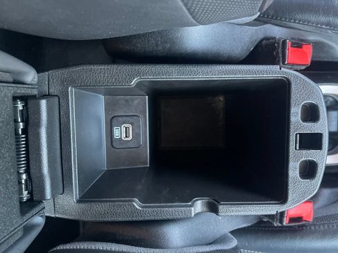Used 2016 Jeep Renegade Limited FWD image 28