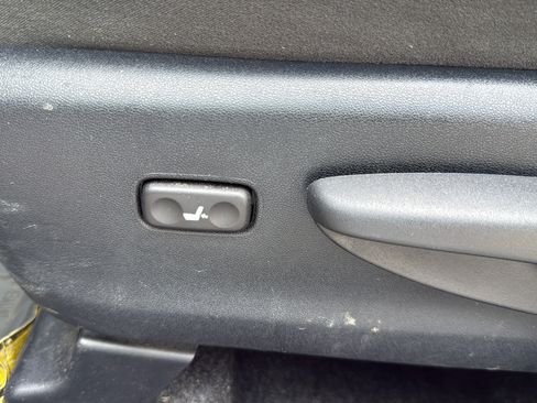 Used 2016 Toyota Prius V Three FWD image 12