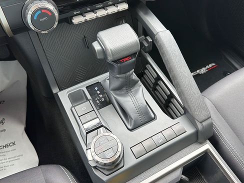 Used 2025 Toyota Tacoma TRD Off-Road AWD/4WD image 26