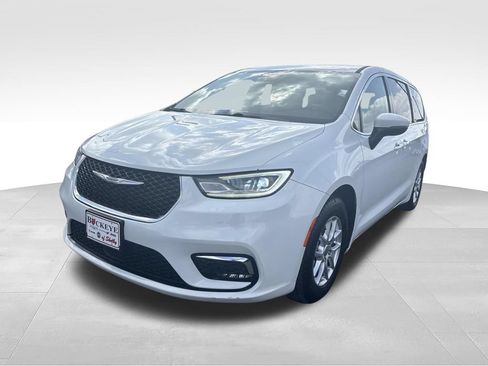 Certified 2023 Chrysler Pacifica Touring-L FWD image 8