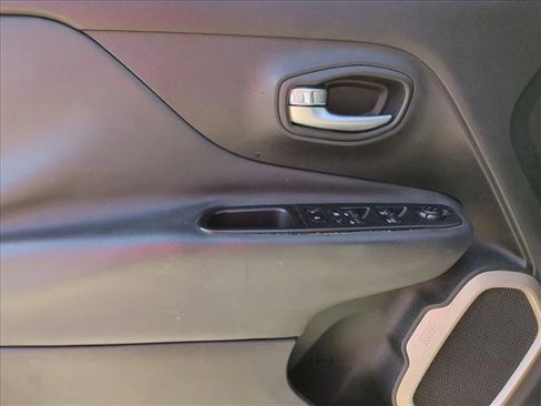 Used 2015 Jeep Renegade Limited AWD/4WD image 8