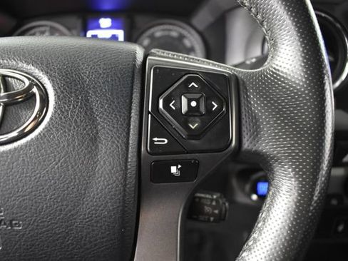 Used 2017 Toyota Tacoma TRD Sport w/ Tow Package (A/T) AWD/4WD image 16