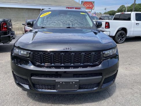 Used 2023 Jeep Grand Cherokee L Limited w/ Black Appearance Package AWD/4WD image 12