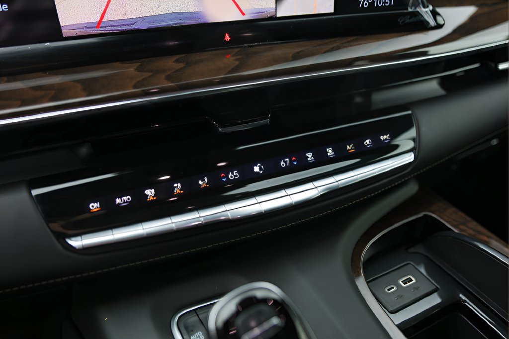 Used 2024 Cadillac Escalade ESV Sport Platinum w/ LPO, ONYX Package AWD/4WD image 18
