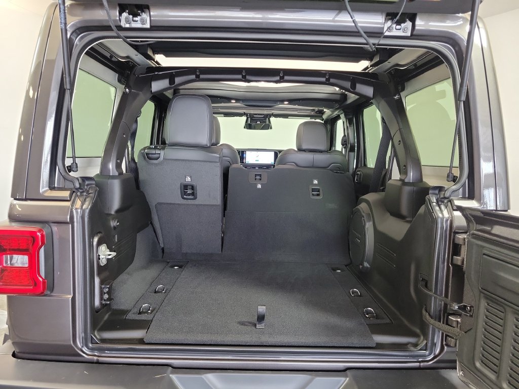 New 2026 Jeep Wrangler Unlimited Sahara w/ Technology Group AWD/4WD image 26