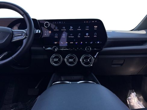 Used 2024 Chevrolet Blazer EV LT AWD/4WD image 11