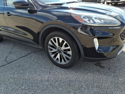 Used 2020 Ford Escape Titanium image 4