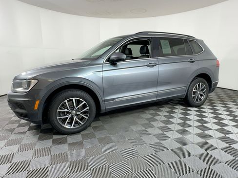 Used 2020 Volkswagen Tiguan SE image 18