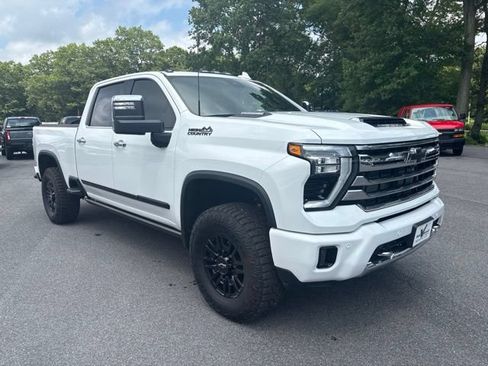 Used 2025 Chevrolet Silverado 2500 High Country w/ High Country Premium Package AWD/4WD image 4