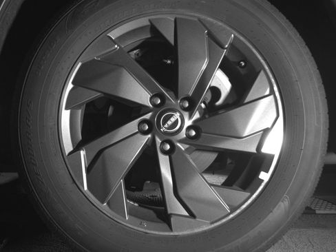 Used 2025 Nissan Rogue SV FWD image 14