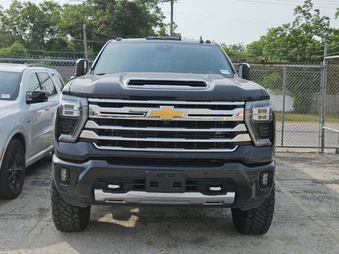 Used 2025 Chevrolet Silverado 2500 High Country w/ Technology Package AWD/4WD image 2