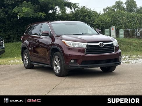 Used 2015 Toyota Highlander Plus FWD image 1