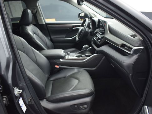 Used 2022 Toyota Highlander Limited image 10