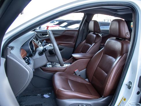 Used 2017 Chevrolet Malibu LT w/ Leather Package image 10