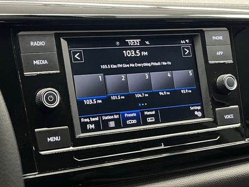 Used 2022 Volkswagen Taos S image 26