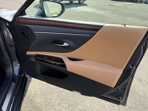 Used 2024 Lexus ES 250 w/ Premium Package image 14