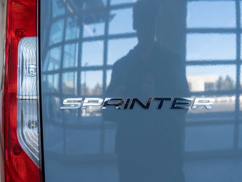 Used 2025 Mercedes-Benz Sprinter 2500 image 22