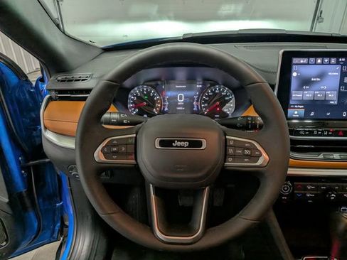 Used 2025 Jeep Compass Limited AWD/4WD image 16