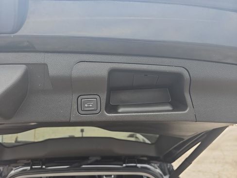 Certified 2023 GMC Acadia SLT w/ Preferred Package AWD/4WD image 18