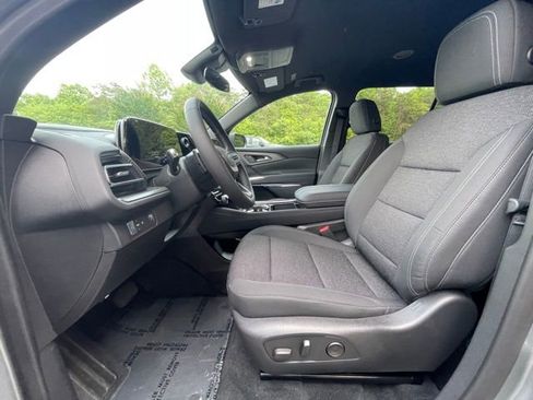 New 2025 Chevrolet Traverse LT w/ Midnight/Sport Edition image 17