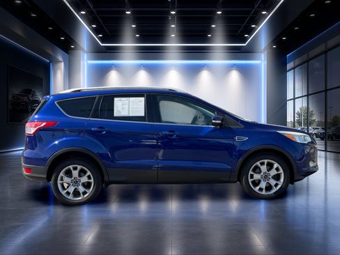 Used 2016 Ford Escape Titanium FWD image 3