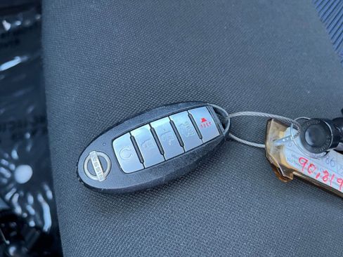 Used 2025 Nissan Versa SV image 25