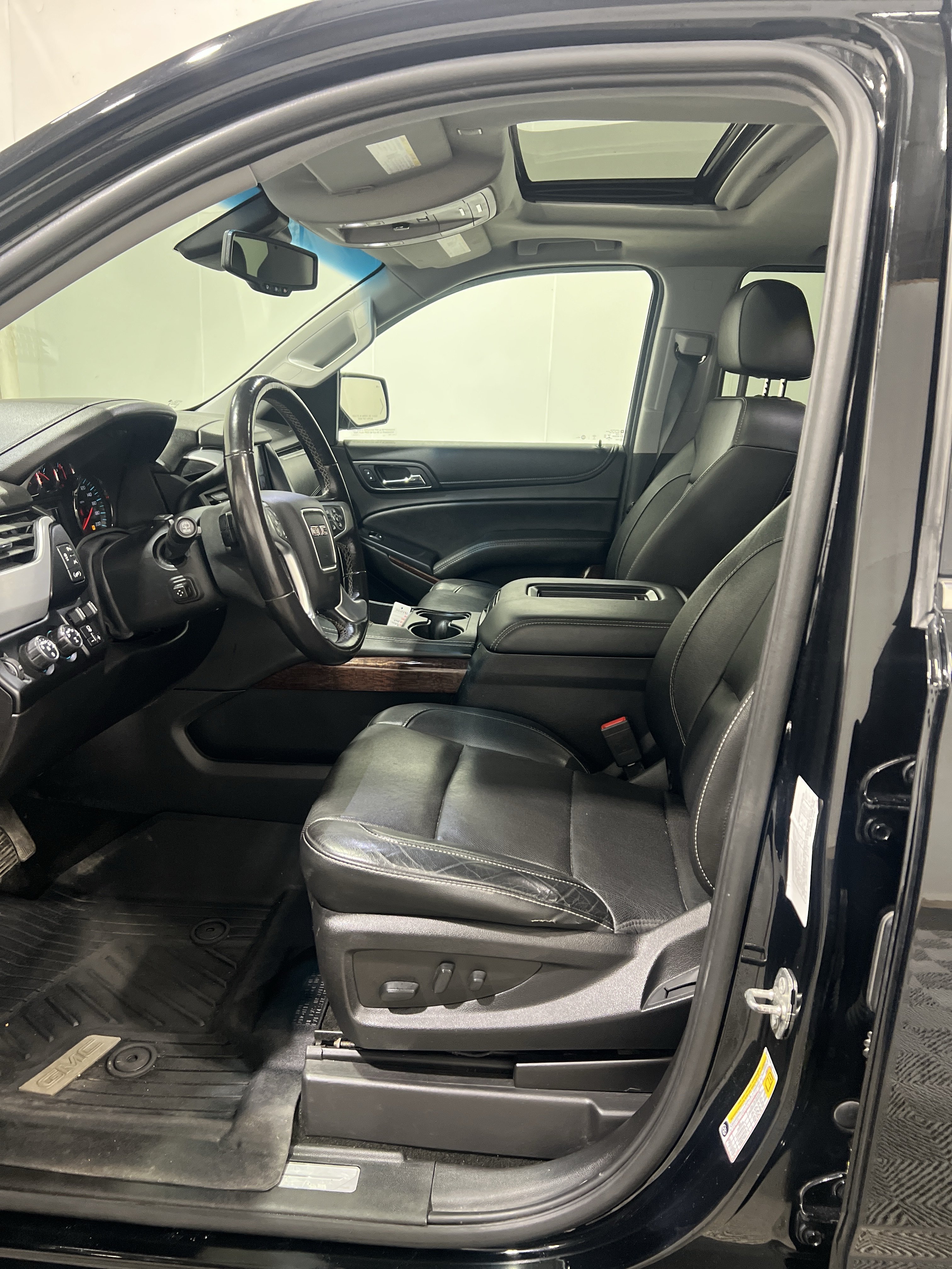 Used 2018 GMC Yukon SLT w/ HD Trailering Package AWD/4WD image 11