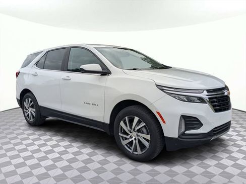 Used 2024 Chevrolet Equinox LT image 2