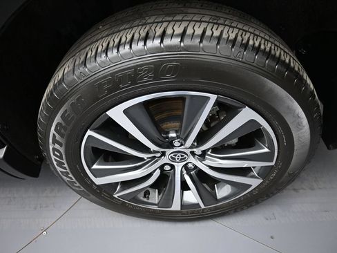 Used 2024 Toyota Venza LE AWD/4WD image 15