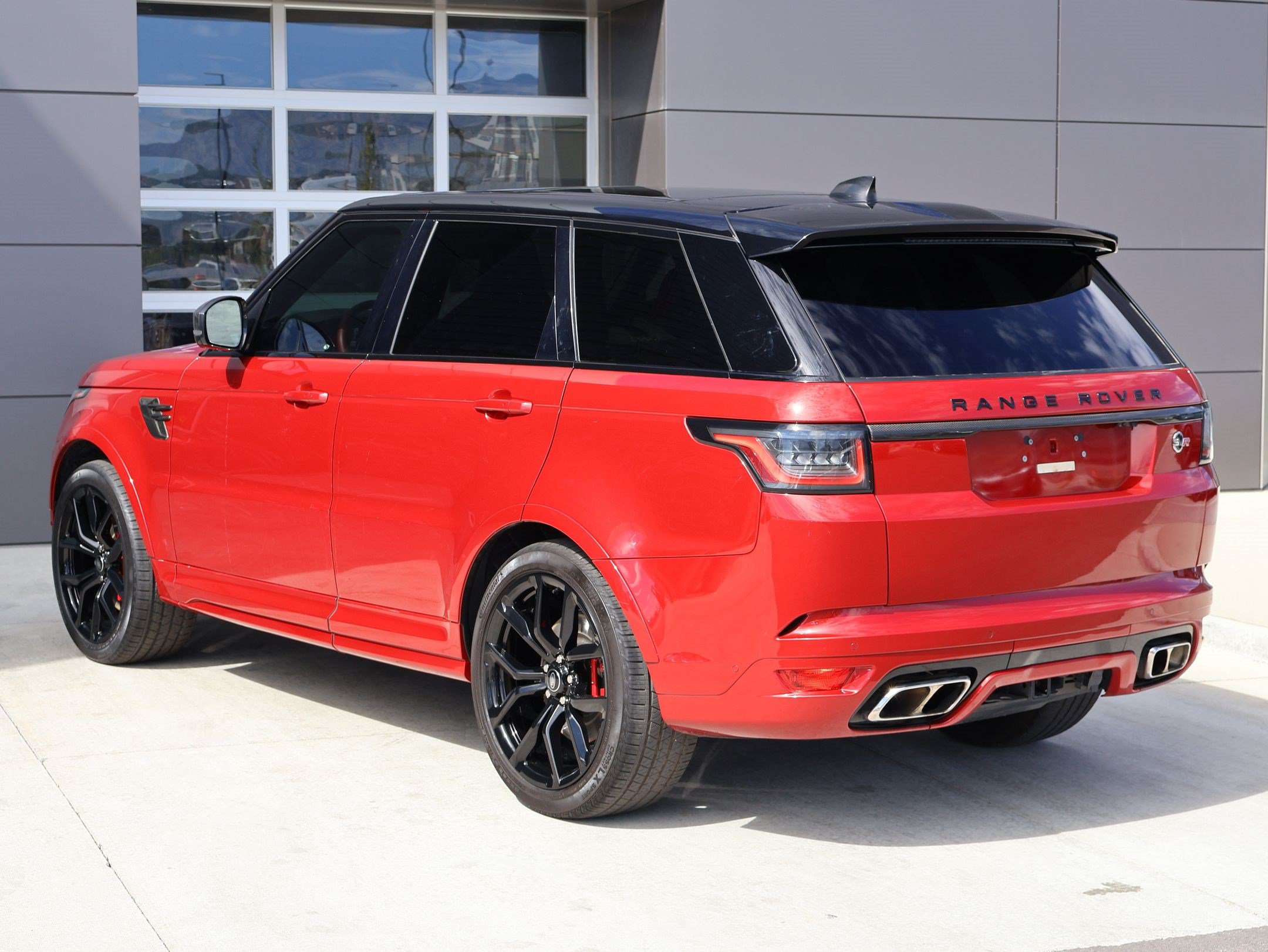 Used 2022 Land Rover Range Rover Sport SVR Carbon Edition AWD/4WD image 10