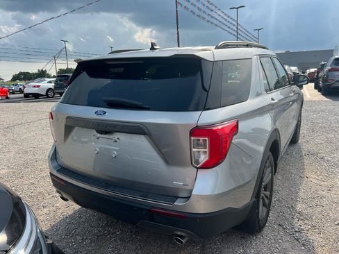 Used 2021 Ford Explorer XLT w/ Equipment Group 202A AWD/4WD image 2
