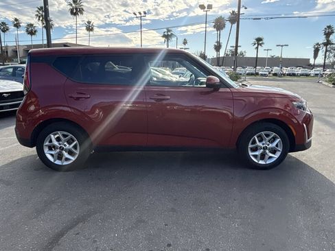 Used 2024 Kia Soul LX w/ Option Group 015 FWD image 7