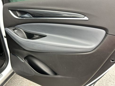 Used 2024 Buick Enclave Premium image 23