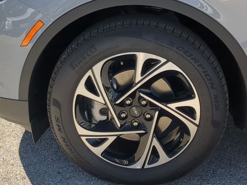 New 2026 Lincoln Nautilus Premier w/ Equipment Group 102A image 9