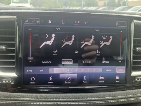 Used 2021 Chrysler Pacifica Touring-L FWD image 15