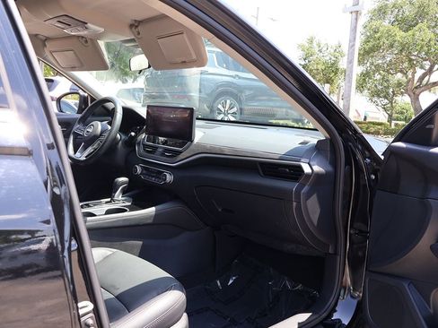 Used 2023 Nissan Altima 2.5 SL FWD image 31