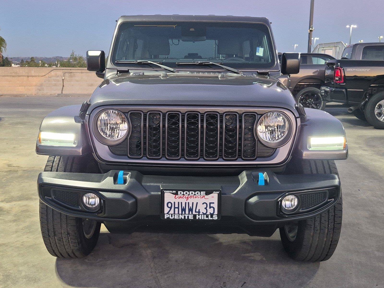 Used 2024 Jeep Wrangler Unlimited AWD/4WD image 2