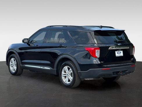 Used 2021 Ford Explorer XLT w/ Class III Trailer Tow Package AWD/4WD image 7
