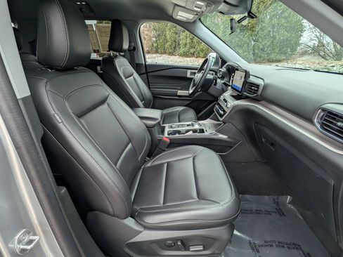 Used 2023 Ford Explorer XLT w/ Equipment Group 202A image 12