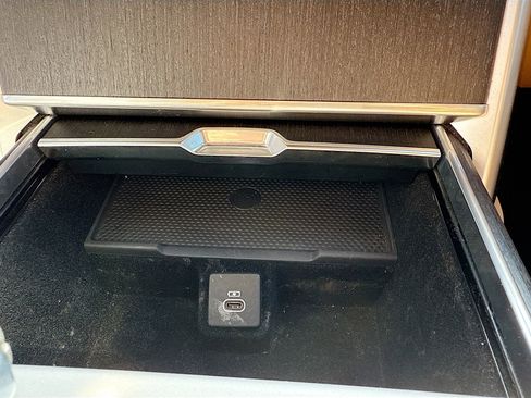 Used 2025 Land Rover Range Rover SE image 28