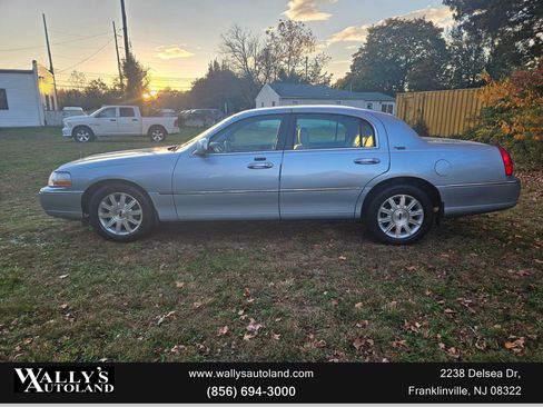 Used 2009 Lincoln Town Car Signature Limited image 6